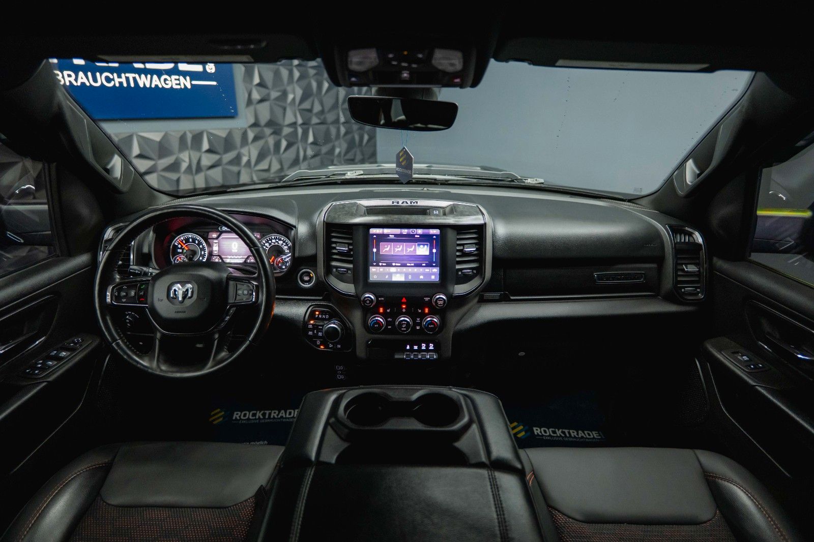 Fahrzeugabbildung Dodge RAM 5.7 V8 HEMI 4x4 Built to Serve AXLE LOCK 19%