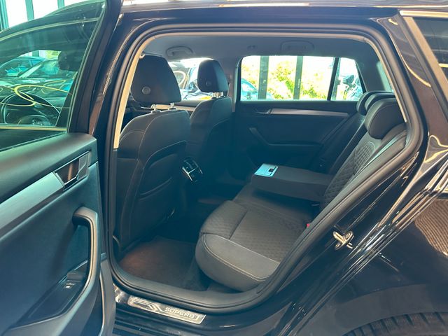 Skoda Superb Combi Style 4x4 *SZHZ*PDC*AHK*NAVI*KLIMA*