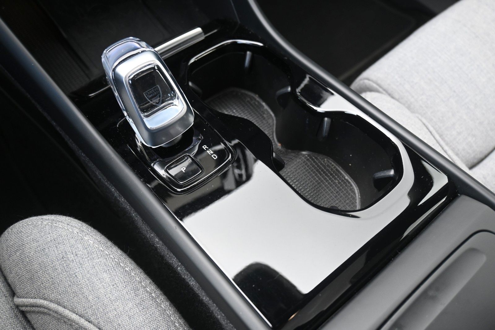 Fahrzeugabbildung Volvo C40 Ultimate BEV Single Motor H/K*AHK*PANO*