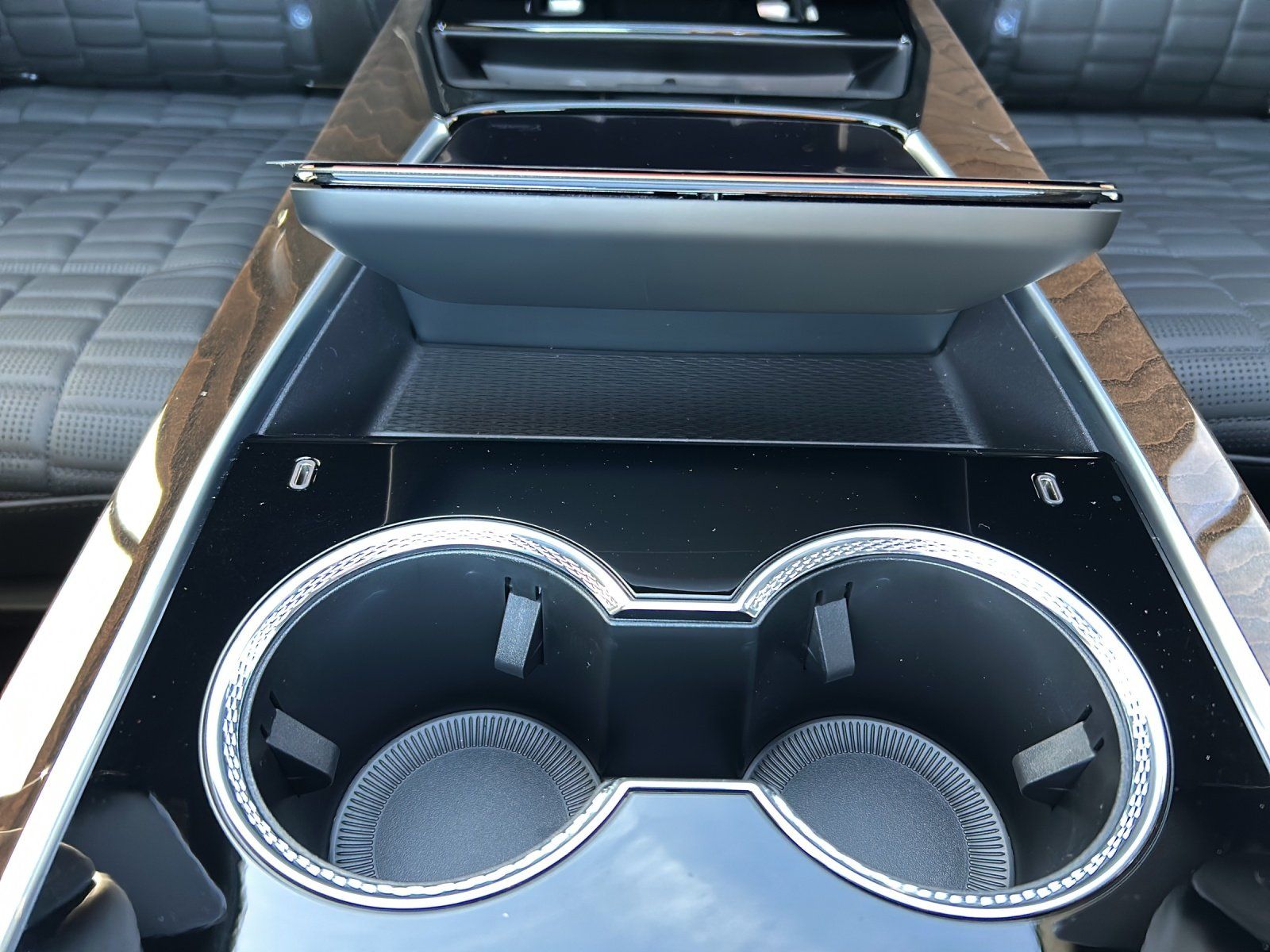 Fahrzeugabbildung Cadillac Escalade ESV MY 25 FACELIFT/EXECUTIVE SITZ/LANG