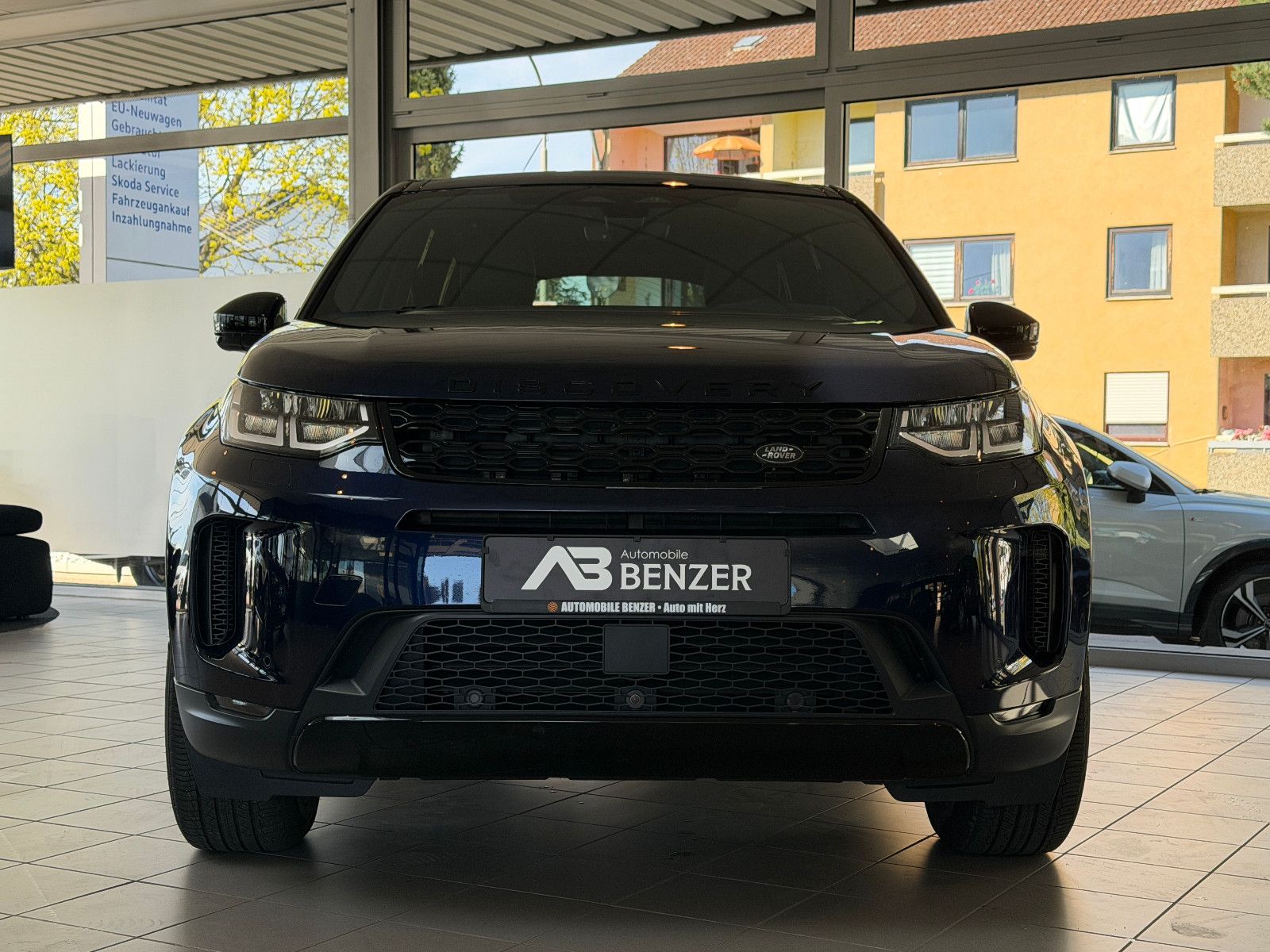 Fahrzeugabbildung Land Rover Discovery Sport S /360°KAM/ACC/NAVI/SHZ/L-HEIZUN