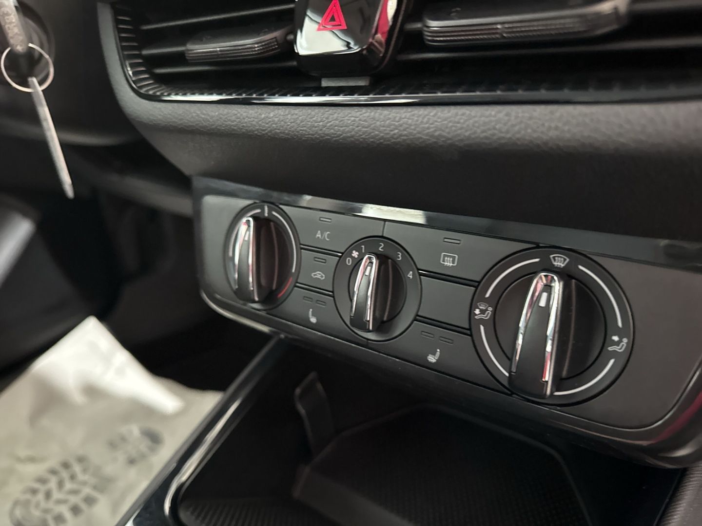 Fahrzeugabbildung SKODA Fabia 1.0 MPI Active GSR Klima LED SHZ PDC