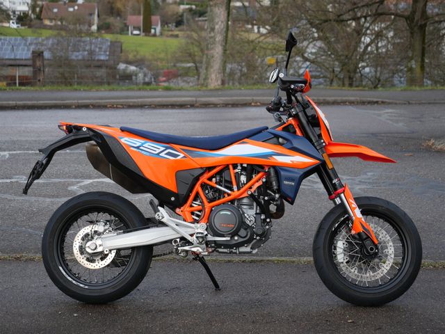 KTM 690 SMC R 1. Hand