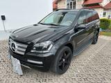 Mercedes-Benz Mersedes GL550 - Mercedes-Benz: G550