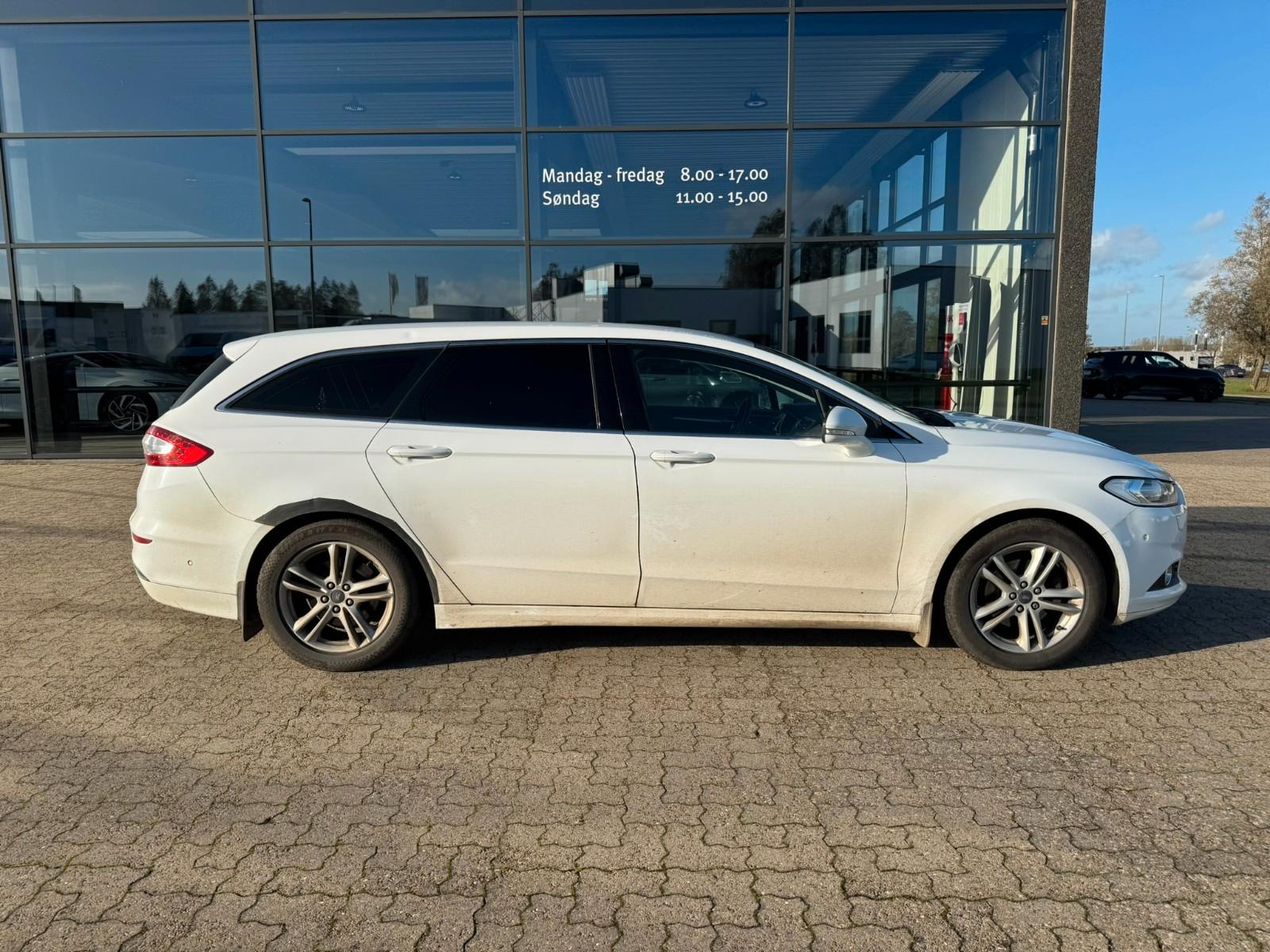 Ford Mondeo 2015 — rear view