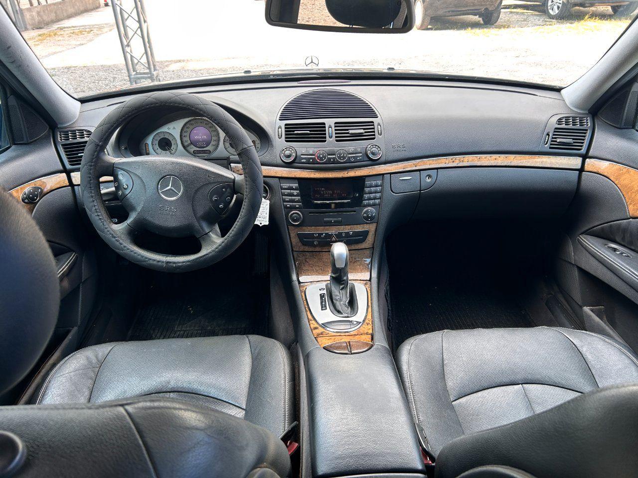 Mercedes-Benz E270 2004 — photo 10