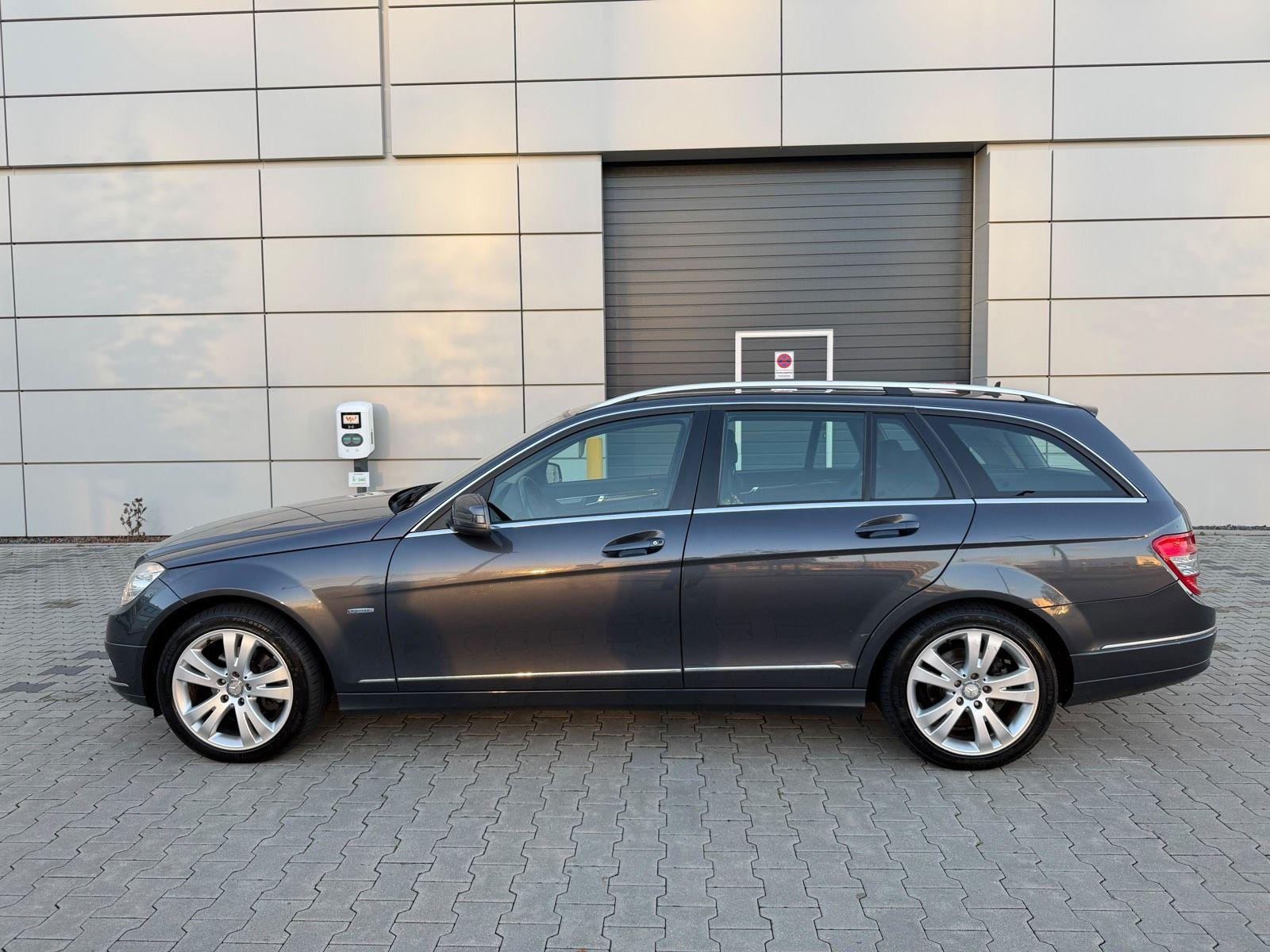 Mercedes-Benz C200 2010 — rear view