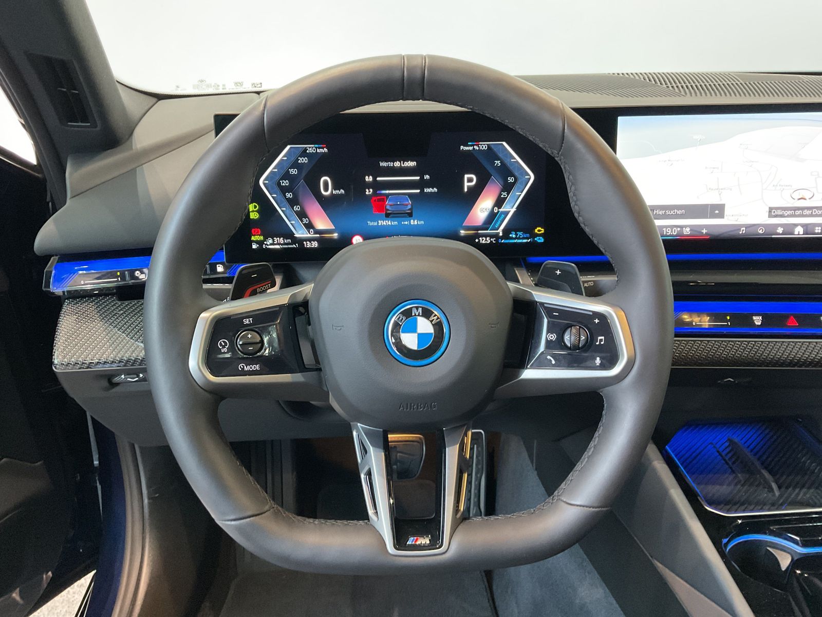 Fahrzeugeinzelansicht 8 Fahrzeugabbildung BMW 550e xDrive Limousine M Sportpaket AHK