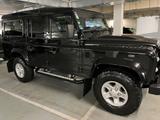Land Rover Defender 110 TD4 SE TOPZUSTAND, AHK, STHZ, LEDER - Land Rover Defender: Schiebedach