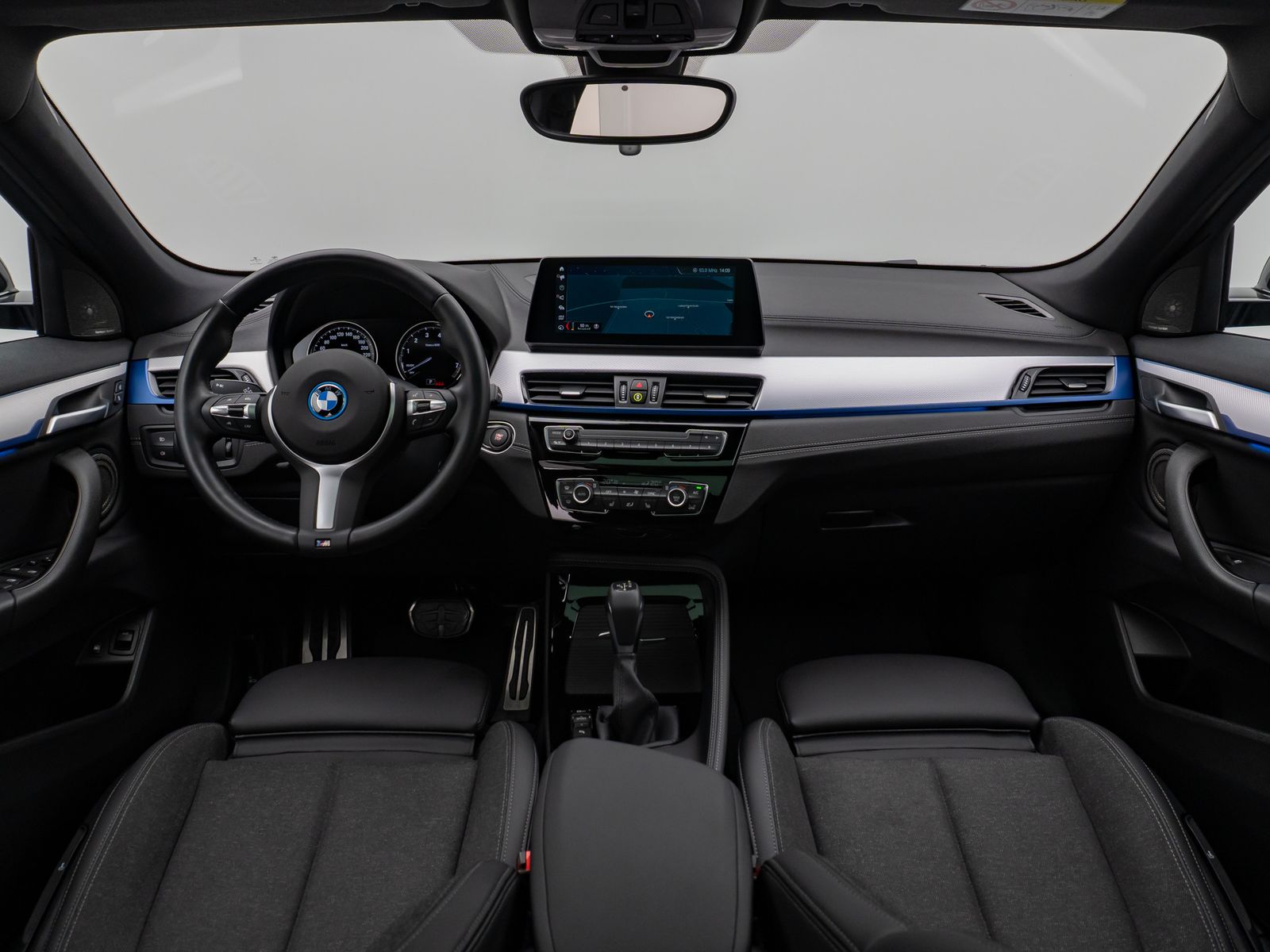 Fahrzeugabbildung BMW X2 xD25e M Sport HUD DAB Kamera Alarm Panorama