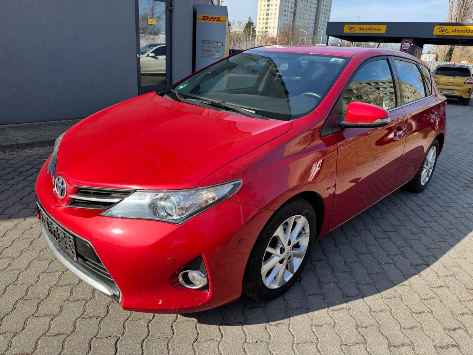 Toyota Auris Life+ 1.4/ TÜV NEU/ Sitzheizung/ PDC