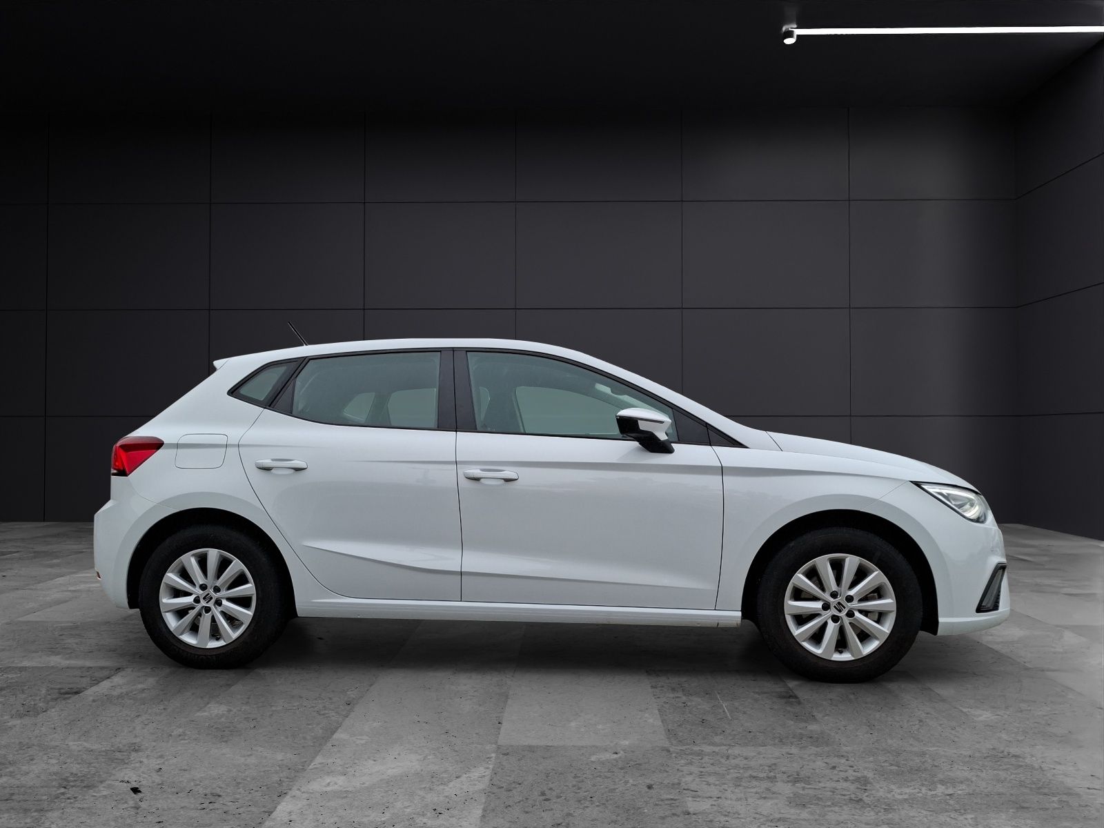 Fahrzeugabbildung SEAT Ibiza TSI Style DSG LED Navi AID ACC RFK SH