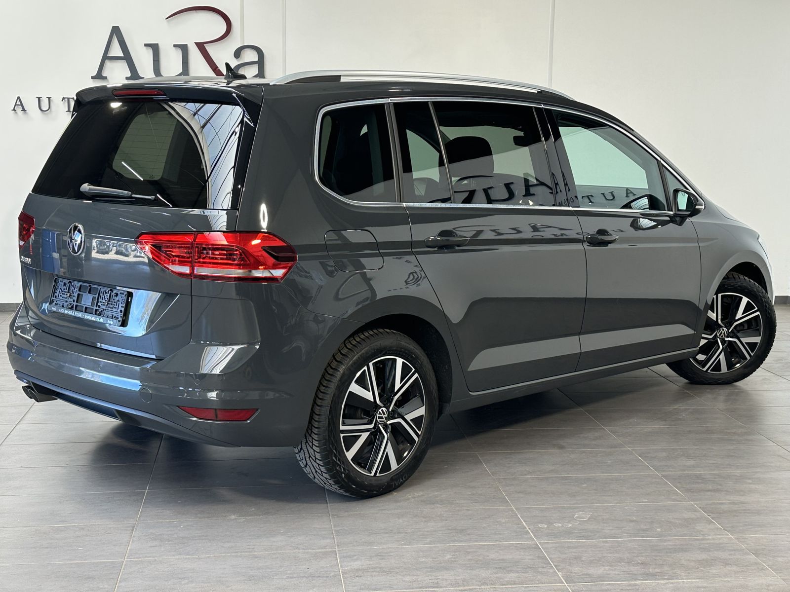Fahrzeugabbildung Volkswagen Touran 2.0 TDI DSG HL 7-Sitzer NAV+LED+AHK+PANO