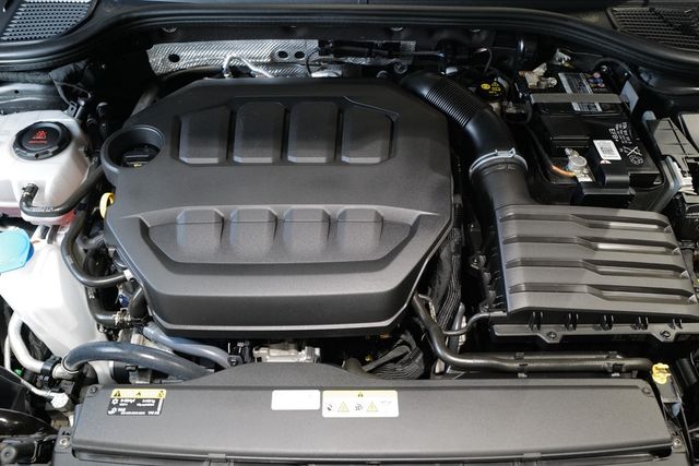 Volkswagen Golf VIII R Performance Akrapovic Pano HKardon K