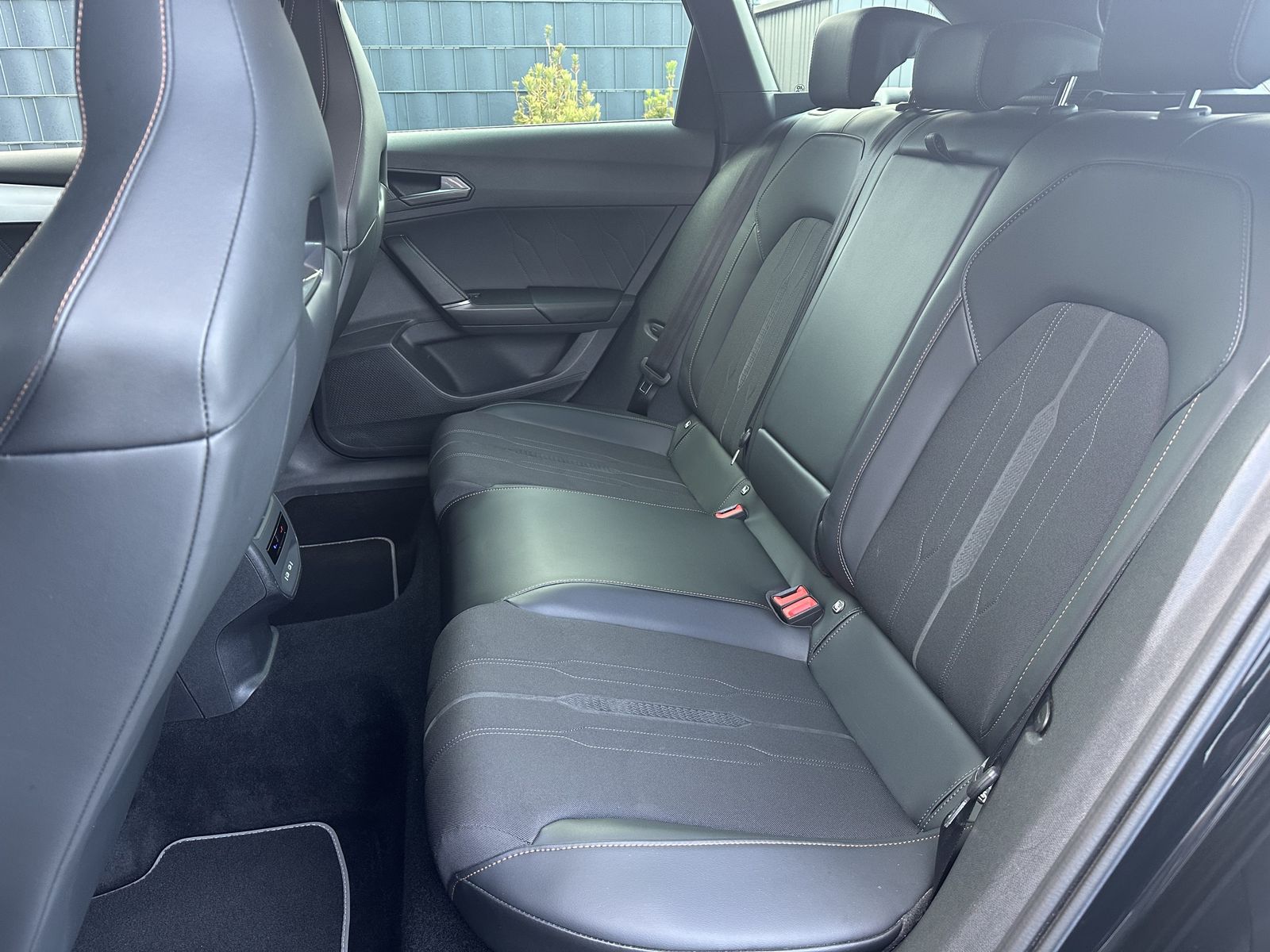 Fahrzeugabbildung CUPRA Leon Sportstourer 1.4 e-Hybrid NAV+LED+VCOCK+DAB