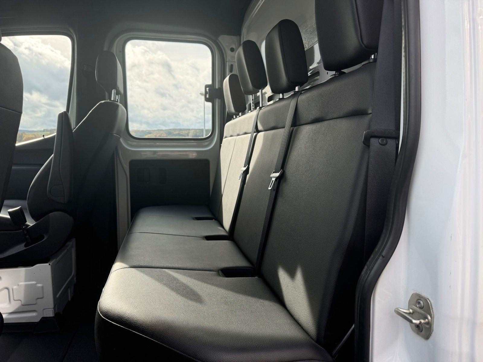 Fahrzeugabbildung Mercedes-Benz Sprinter 314 CDI 4x4 DoKa 3665 Klima AHK