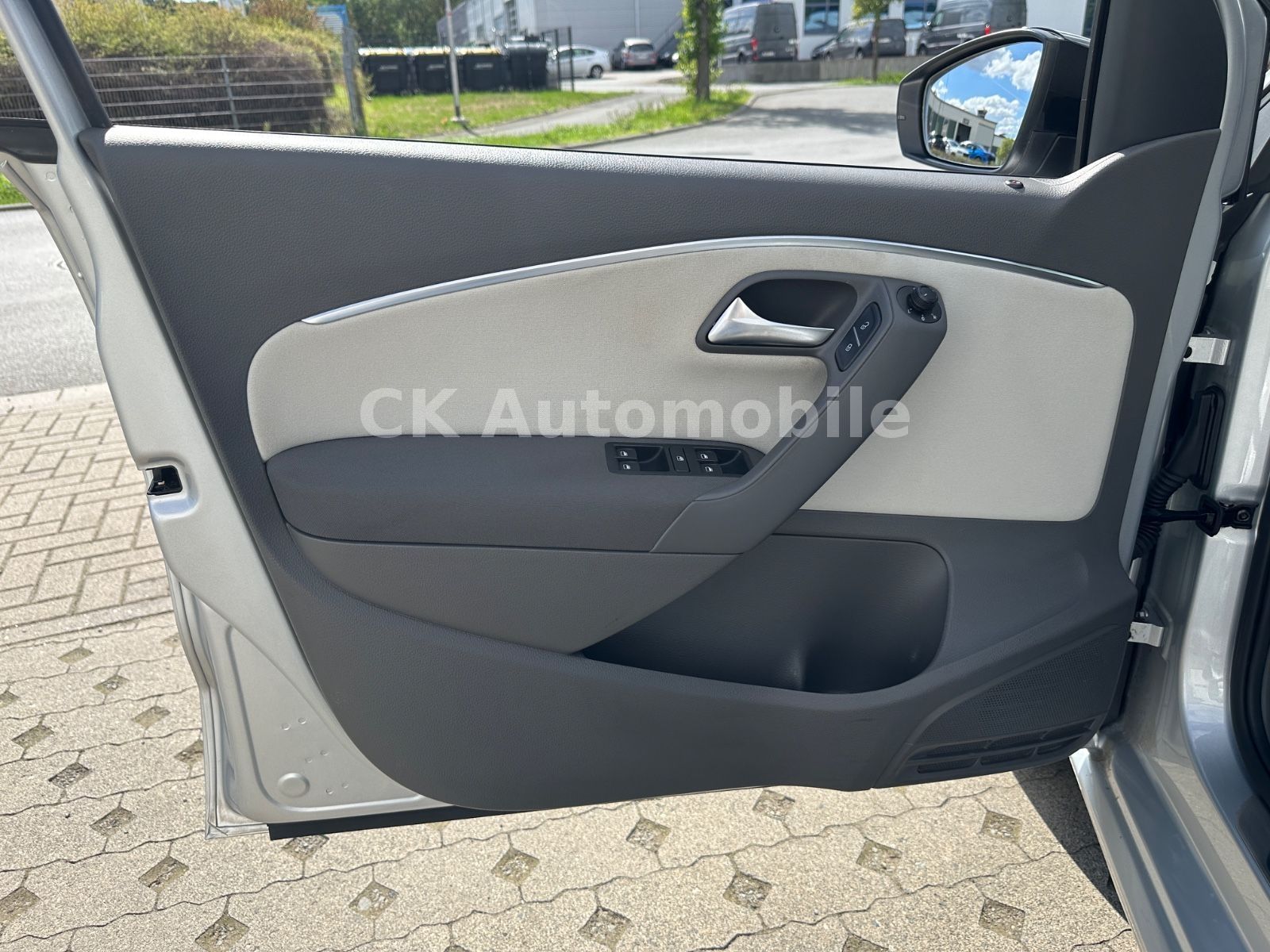 Fahrzeugabbildung Volkswagen Polo V Fresh 1.2 TSI DSG/Klimaanlage/SHZ/PDC
