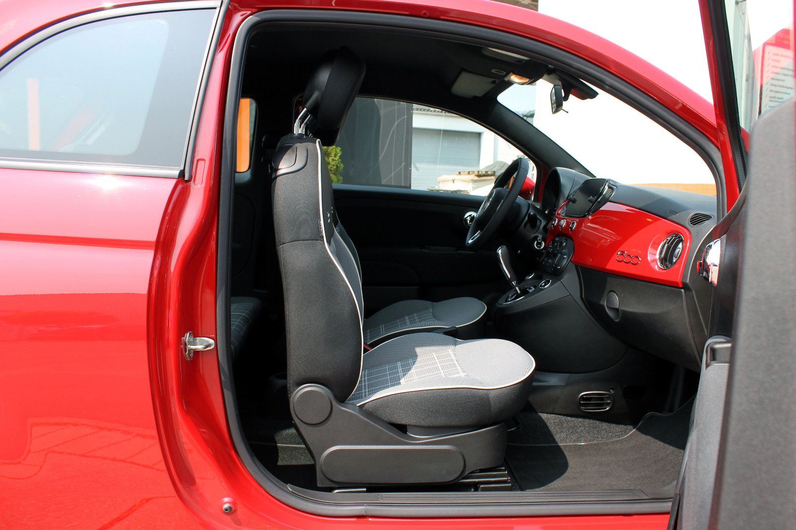 Fahrzeugabbildung Fiat 500 1.2 8V Dualogic LOUNGE Dolce Vita Navigation