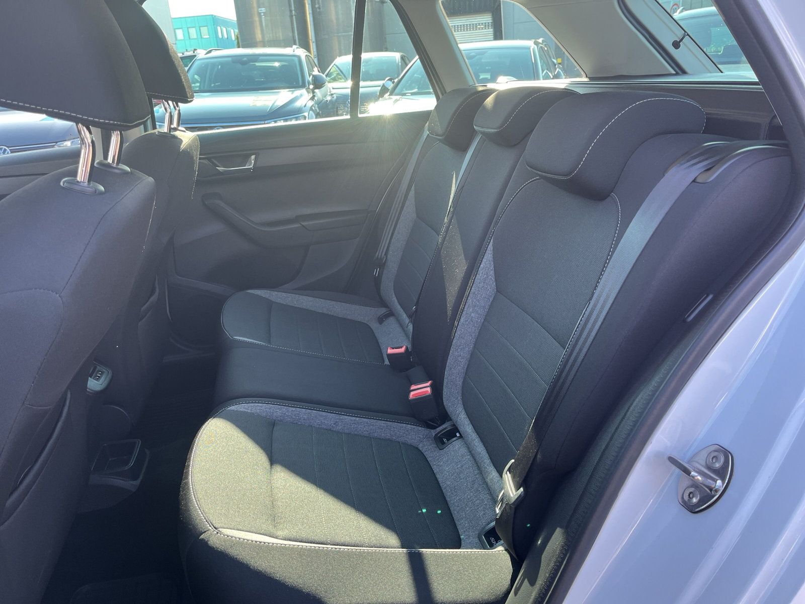 Fahrzeugabbildung SKODA Fabia Combi 1.0 TSI Drive 125 LED PANO KAMERA AC