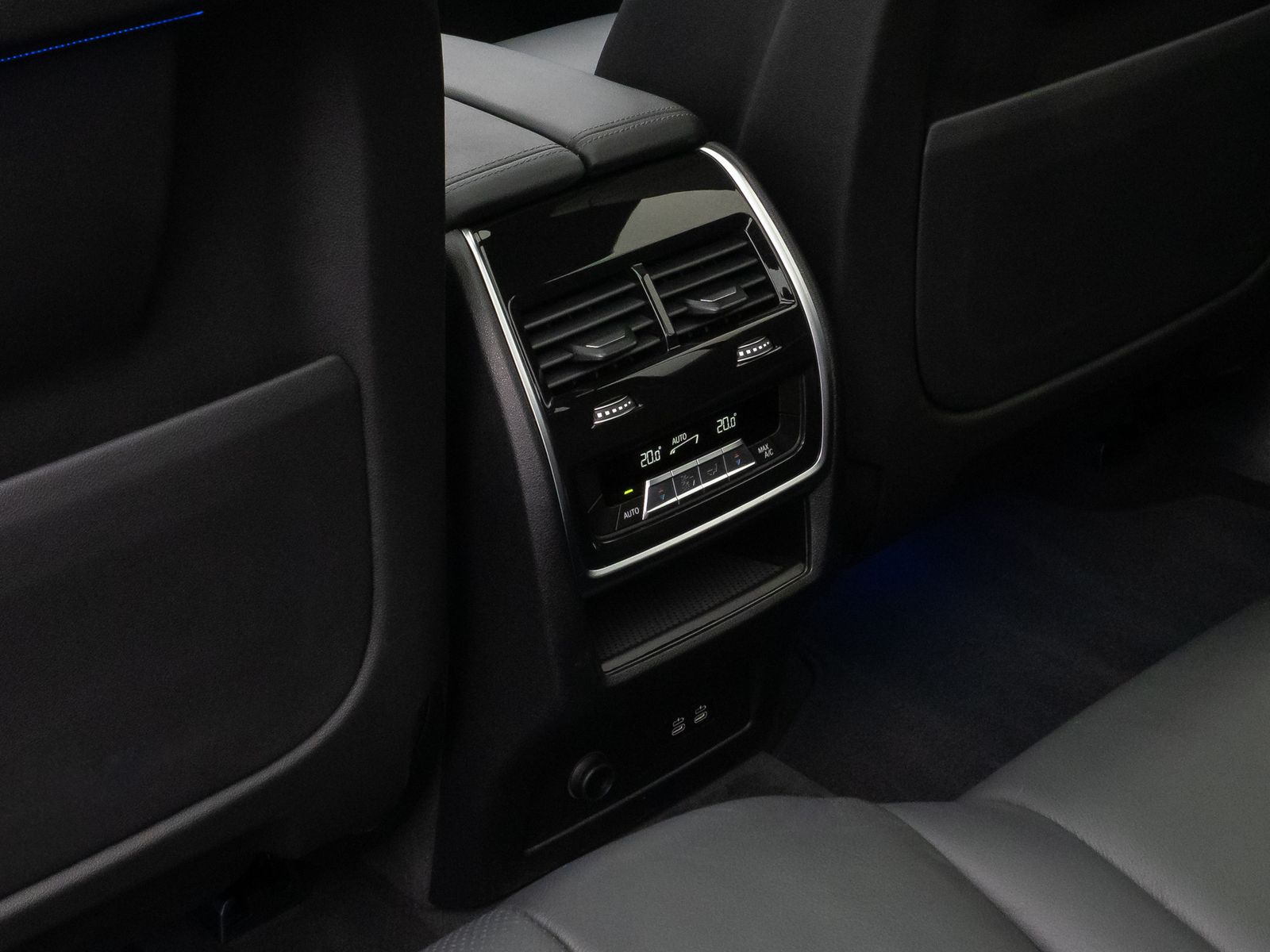 Fahrzeugabbildung BMW X7 xD40d M Sport Panorama 360° SoftCL HUD DAB