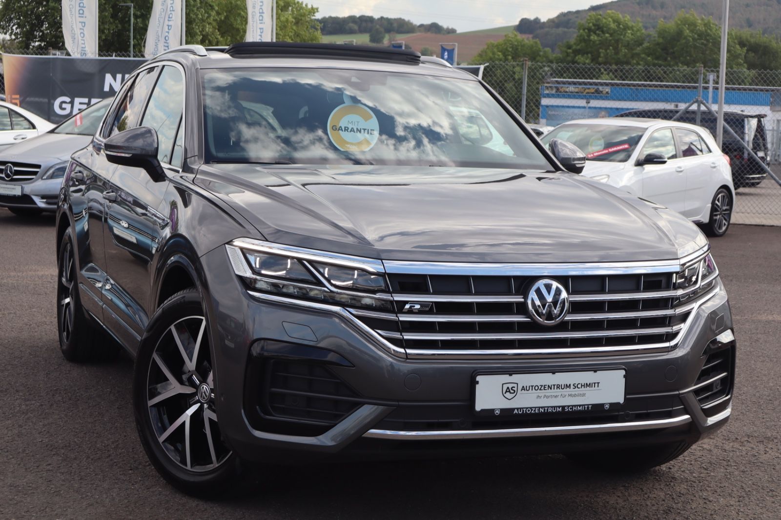 Volkswagen Touareg R-Line 4Motion Luft Pano foto 3