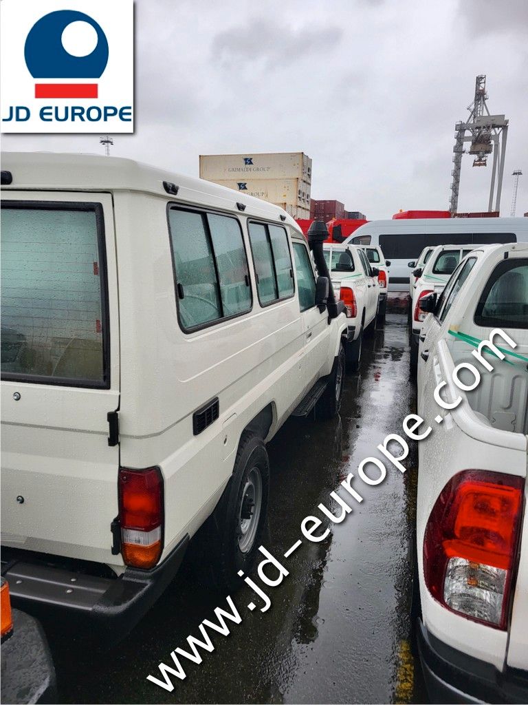 Toyota Land Cruiser TROOPER DIESEL 13 PLACES FOR EXPORT imagem 3