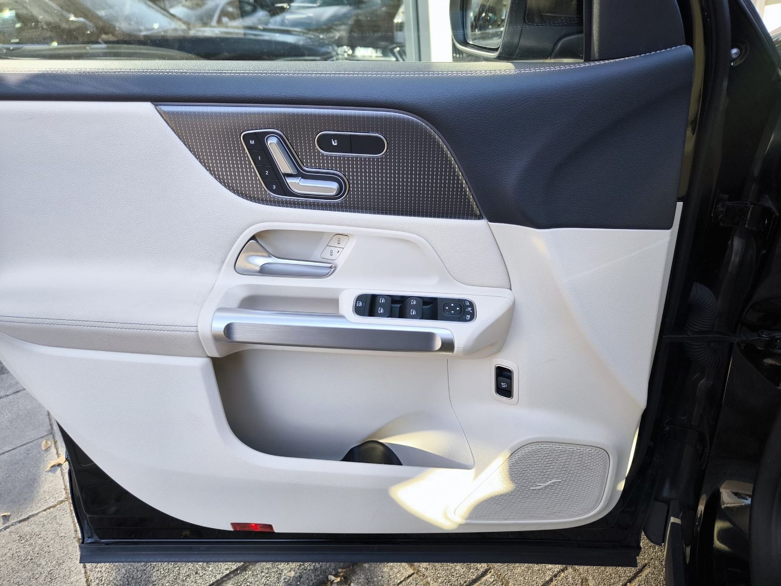 Fahrzeugabbildung Mercedes-Benz EQB EQB 250 Progres 7SI+WIDES+HEAD+LED+SHZ+KAM+