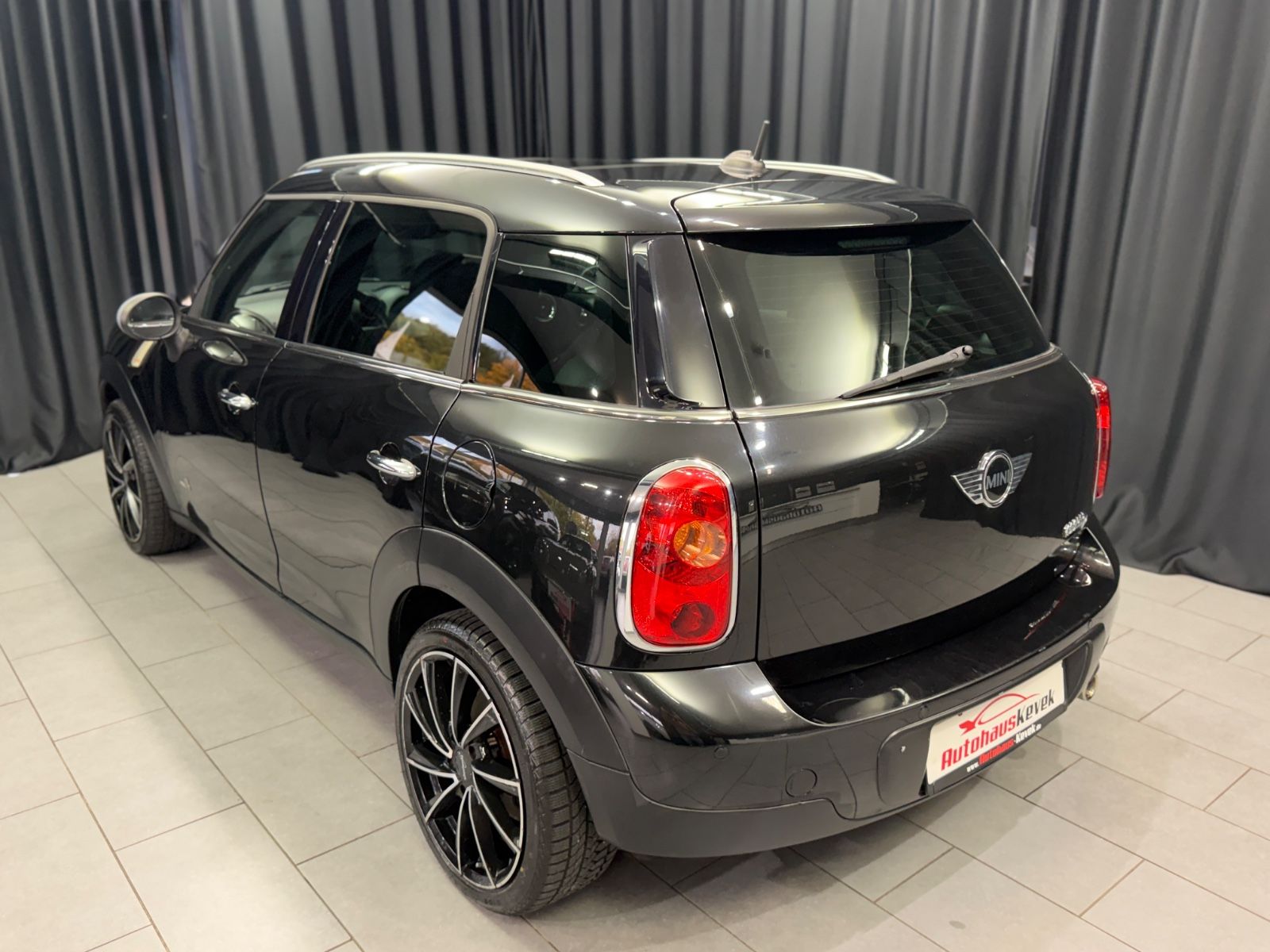 Fahrzeugabbildung MINI COOPER D Countryman Cooper D All4|PANO|NAVI|