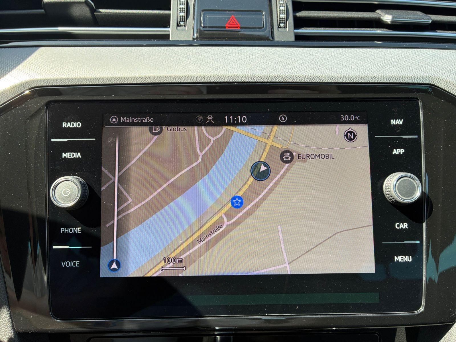 Volkswagen Passat Variant Business 1.5 TSI DSG / Navi, AHK