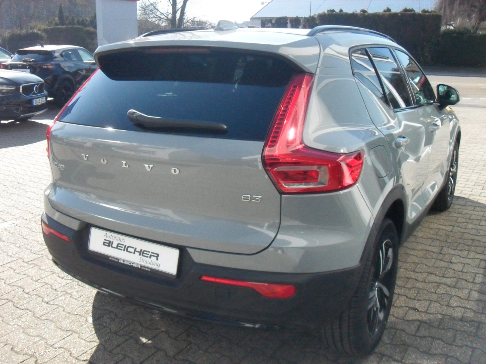 Fahrzeugabbildung Volvo XC 40 B3 Plus Dark | Standheizung | 360°