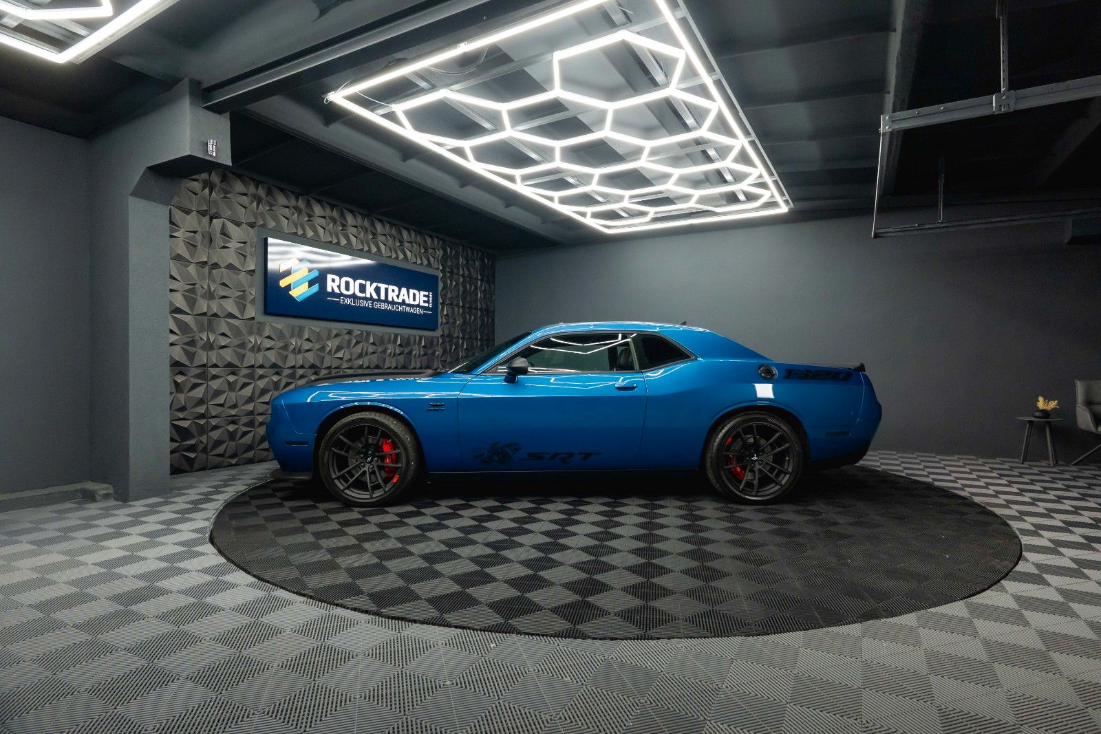 Fahrzeugabbildung Dodge Challenger 6.4 V8 SRT 392 R/T 1320 SCAT PACK