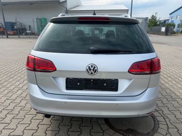 Volkswagen Golf - 8