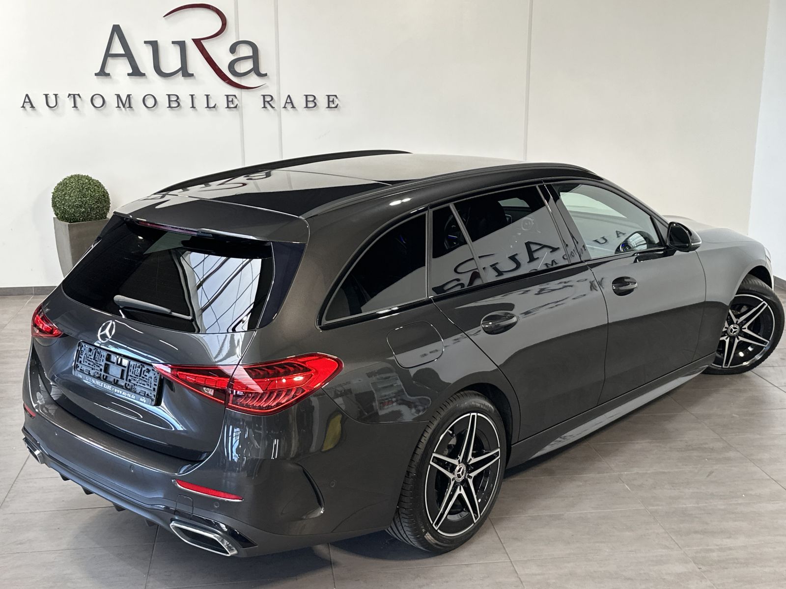 Fahrzeugabbildung Mercedes-Benz C 300 T AMG-Line NAV+LED+NIGHT+KEYLESS+DISTRONIC