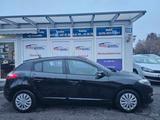 Renault Megane III Lim. Paris*NavI*Klimaaut*Sitzhzg*PDC* - Renault Megane Paris mit Benzin-Antrieb