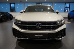 VW Touareg TDI R-Line | Leder | HuD | Luftfederung VW Touareg TDI R-Line | Leder | HuD | Luftfederung