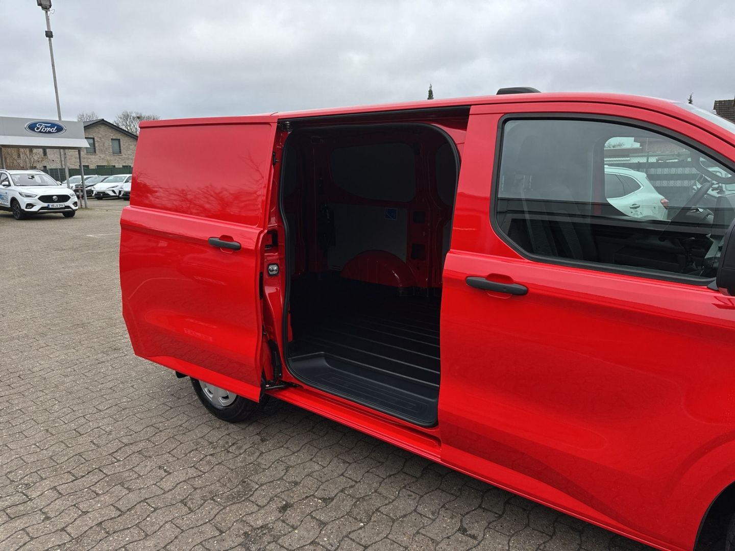 Fahrzeugabbildung Ford Transit Custom Kasten 320 L1 FWD 2.0 EcoBlue EU6