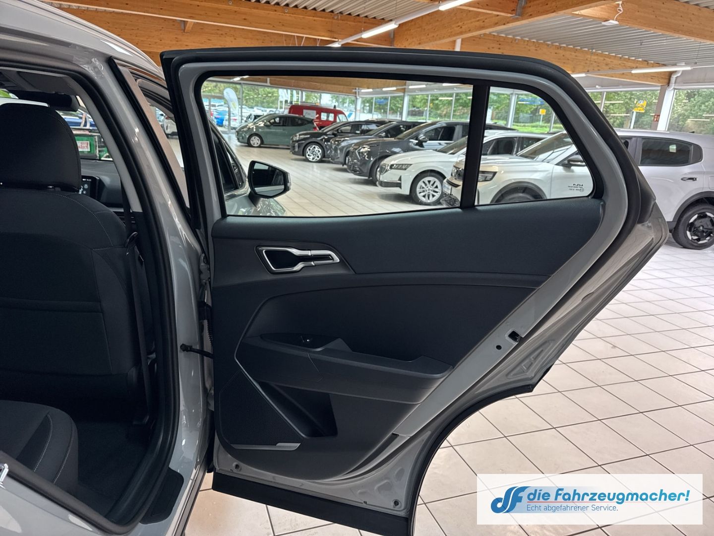 Fahrzeugabbildung Kia Sportage 1.6 T-GDI AWD 7DCT 2-Zonen-Klimaautomat