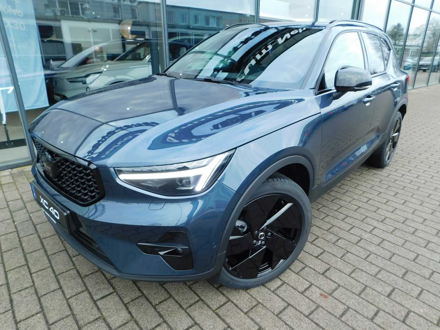 Fahrzeugabbildung Volvo XC40 B4 Plus Black Edition