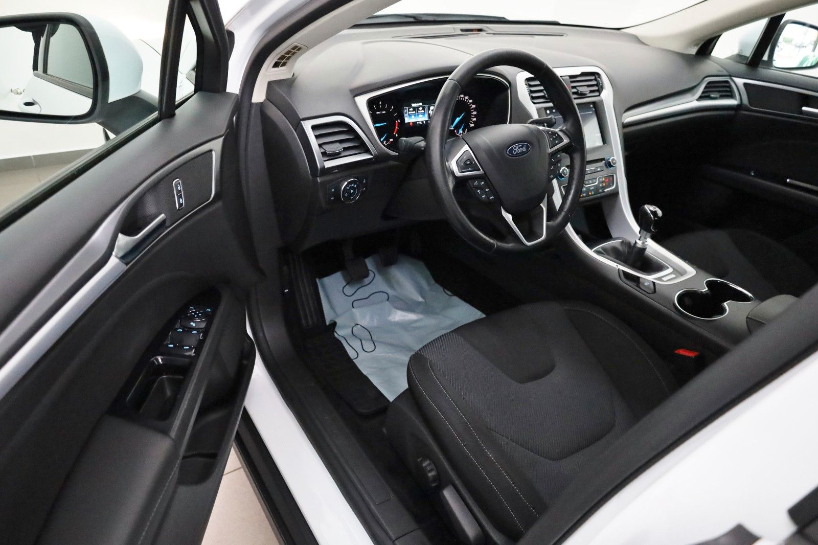 Fahrzeugabbildung Ford Mondeo Lim. Trend Navi,SH,PDC,SR+WR