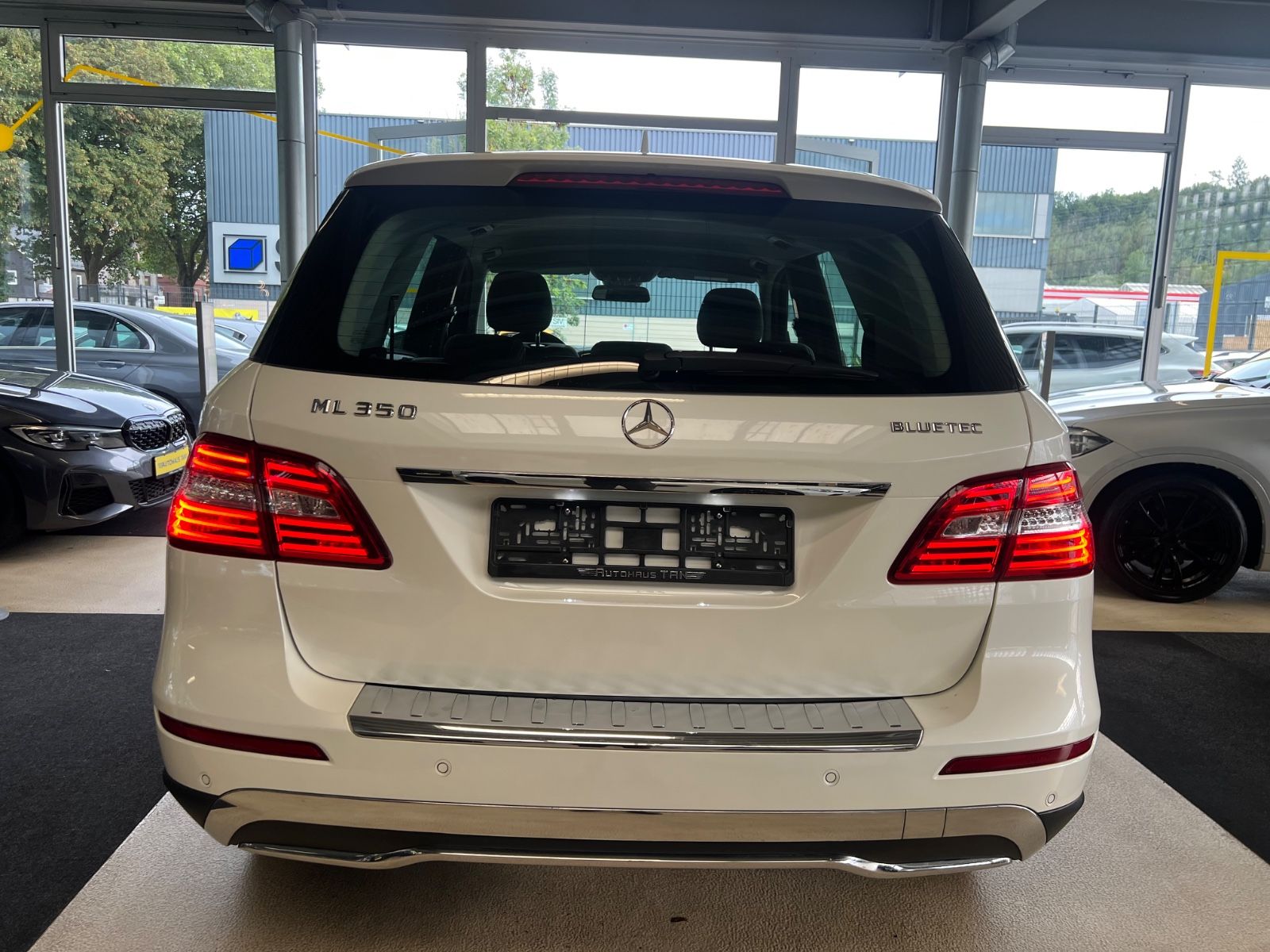 Fahrzeugabbildung Mercedes-Benz ML 350 d BlueTec 4Matic * 1.HAND * GEPFLEGT *