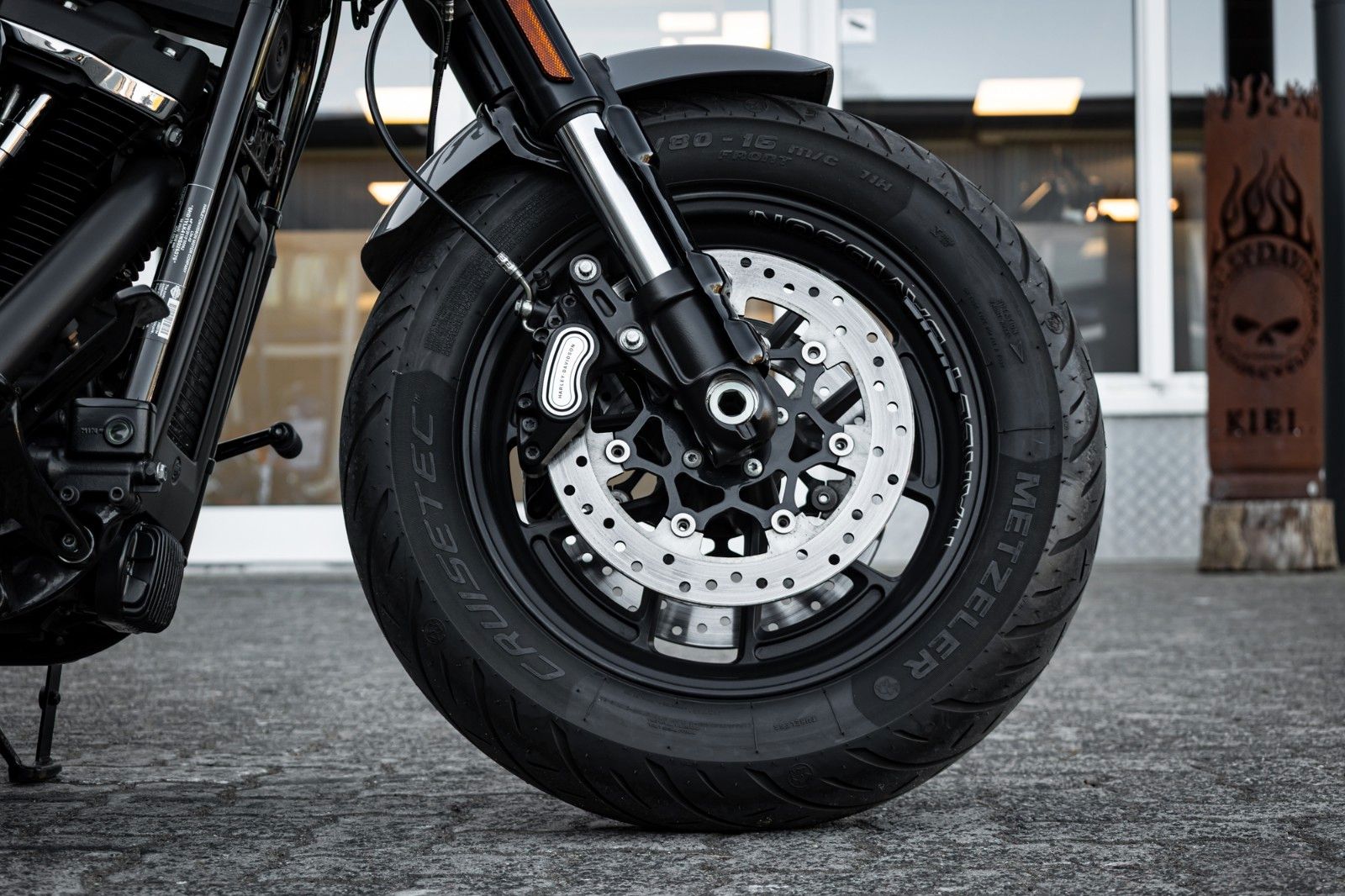 Fahrzeugabbildung Harley-Davidson FXFBS FAT BOB 114 CUI SOFTAIL - JEKILL&HYDE -