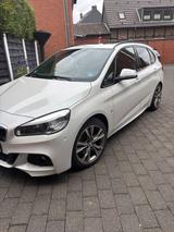 BMW 2er Active Tourer 220i M Sport - BMW 220 in Köln