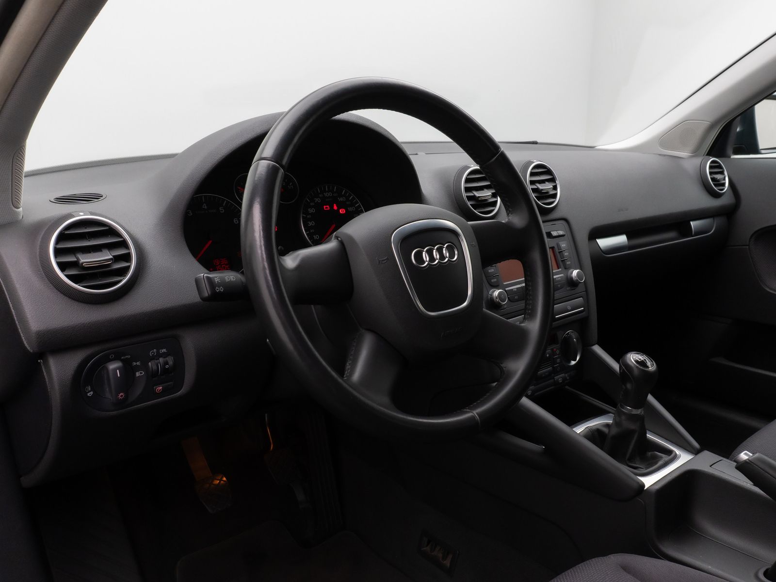 Fahrzeugabbildung Audi A3 Sportback 1.6 FSI Ambiente Sitzhzg PDC Xenon