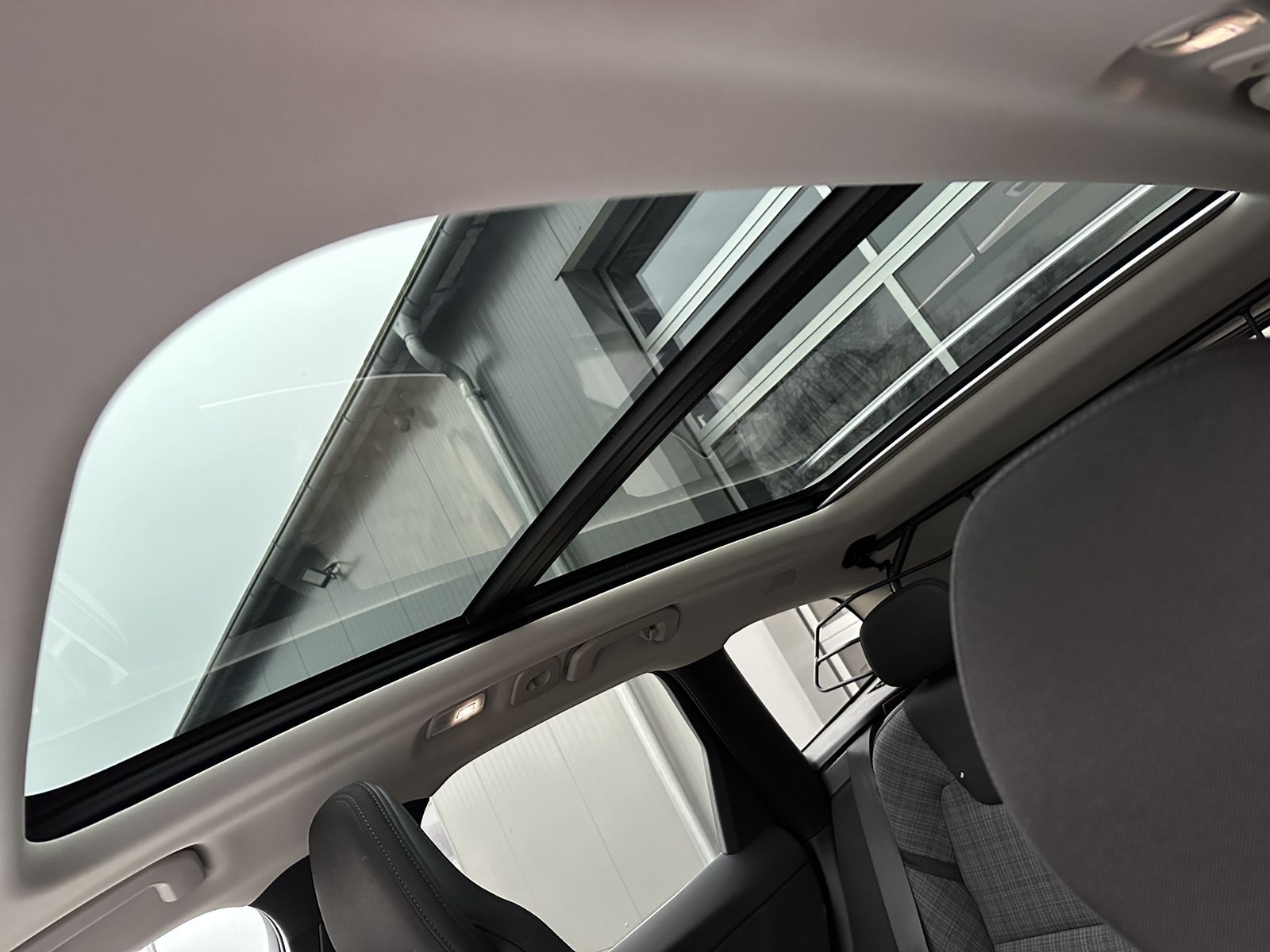 Fahrzeugabbildung Volvo XC60 T6 AWD Inscription Expression NAV+LED+AHK