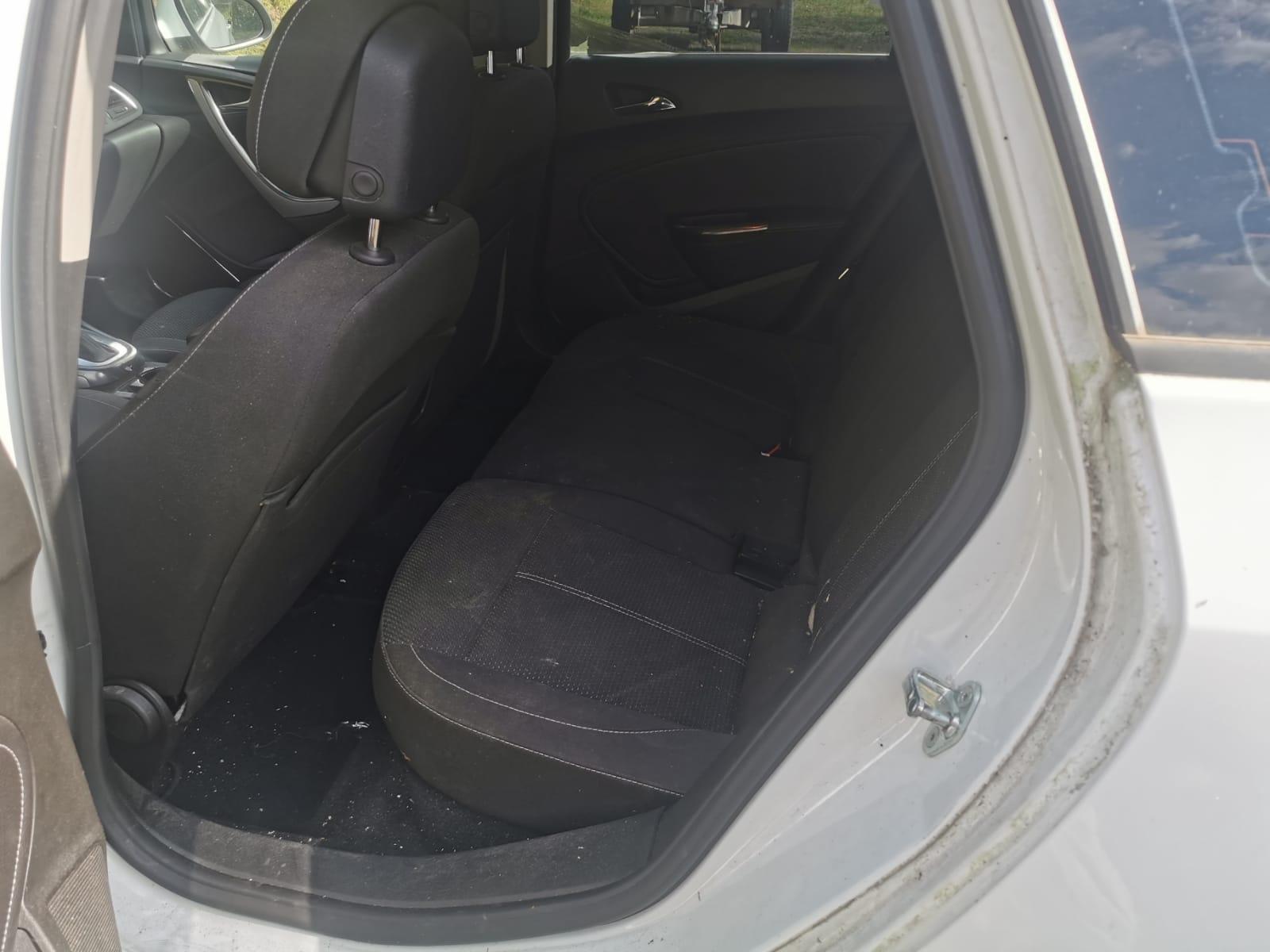 Opel Astra 2011 — photo 6