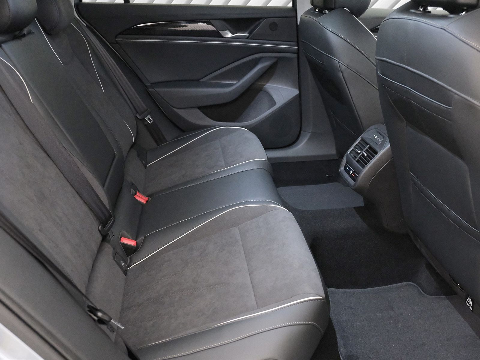Volkswagen Passat Variant - Bild 11
