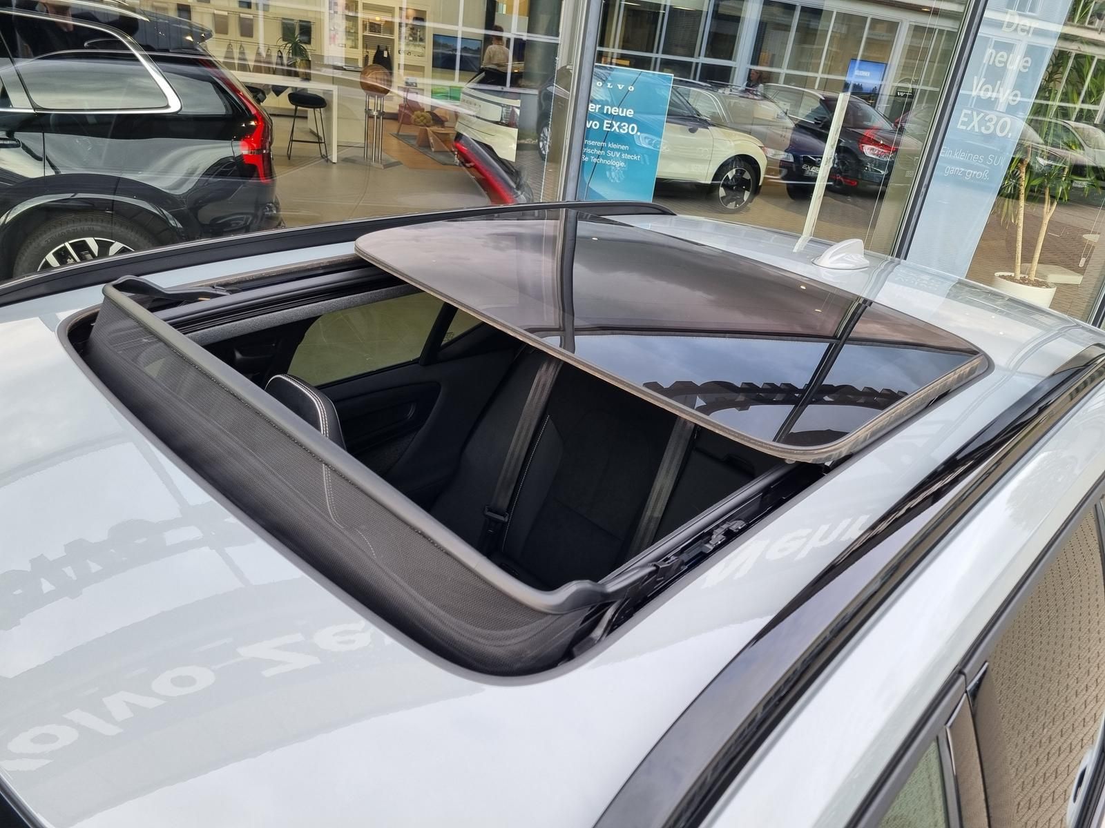 Fahrzeugabbildung Volvo XC40 B4 Ultra Dark '20 Zoll,Glasdach, 360-Cam'