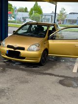 Toyota Yaris   Halbautomatik  TÜV bis 09/2026  - Toyota Yaris: Gold