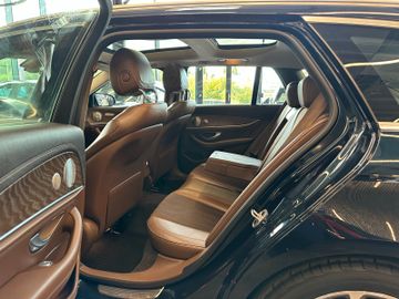 Mercedes-Benz E 350 *BURMESTER*KEYLES*PANO*AHK*ACC*StandHZ*
