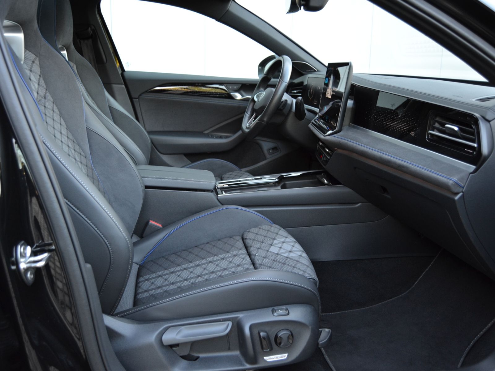 Passat Variant 2.0 TDI DSG R-Line IQ.DRIVE/PANOR